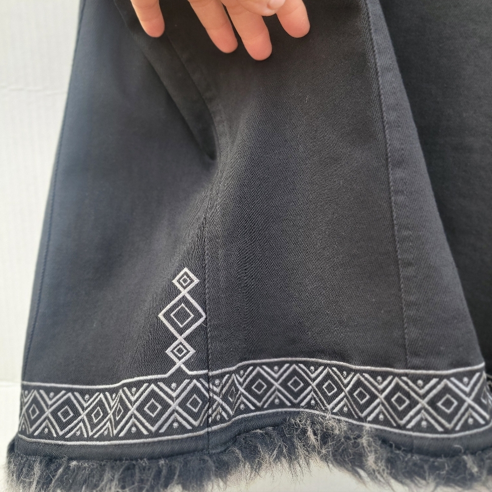 Women's Black Faux Fur Trim Vest - Picture 6 of 8